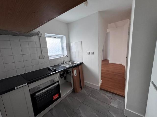 Garfield Road, Enfield EN3 2 bed ground floor flat to rent £1,550 pcm £358 pw