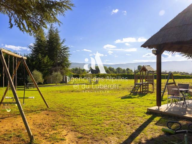 Gargas Proprieté Avec Vues Piscine Et Terrain 335m² Gargas