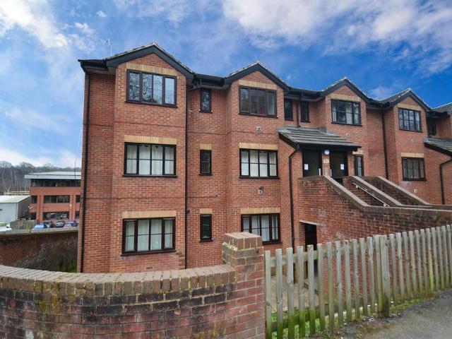 Garlands Road, Redhill 1 bed flat to rent £1,150 pcm £265 pw
