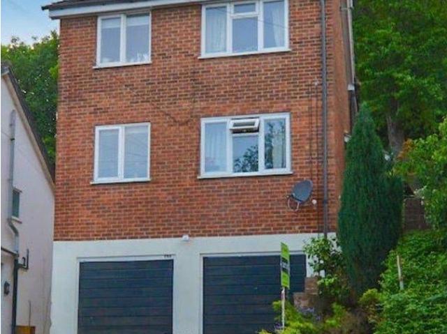 Garlands Road, Redhill RH1, 2 bed maisonette to rent, £1,550 pcm | PrimeLocation