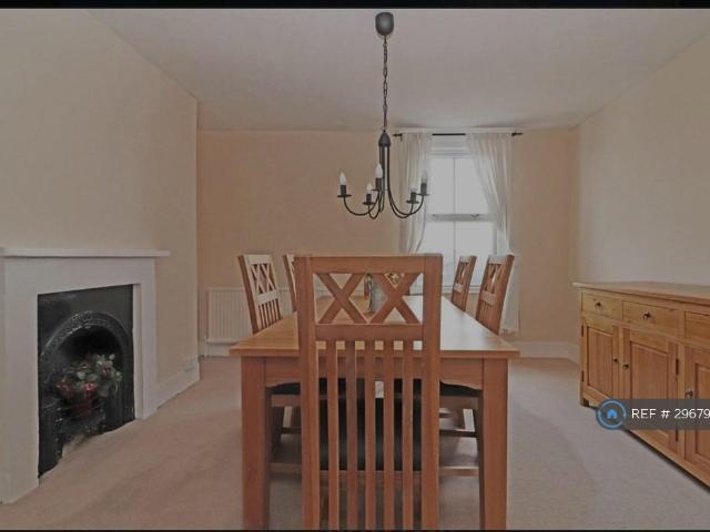Garlands Road, Redhill, RH1 2 bed maisonette to rent £3,400 pcm £785 pw