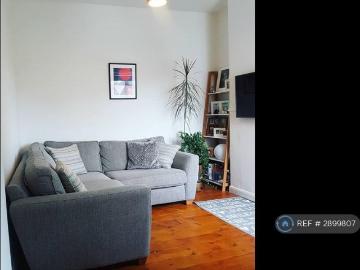 Garnault Road, Enfield, EN1 2 bed flat to rent £1,650 pcm £381 pw