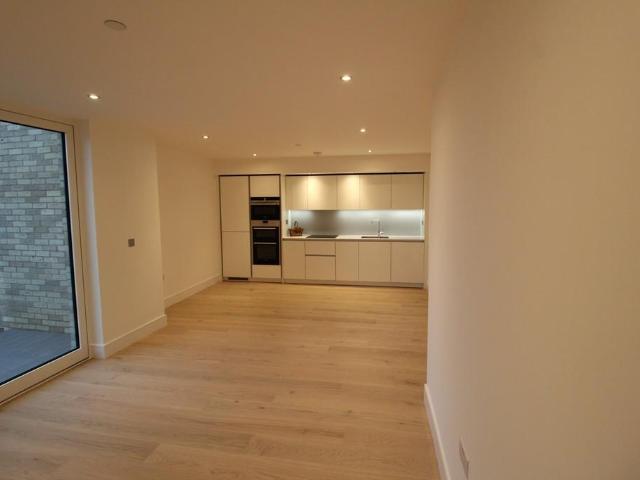 Garnet Place, High Street 2 bed apartment to rent £1,775 pcm £410 pw