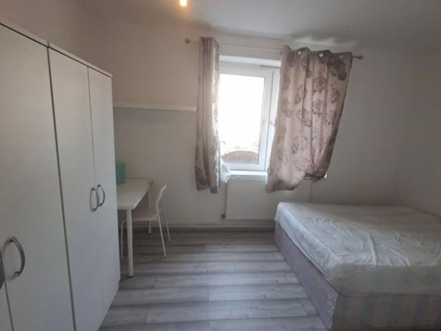 Garnies Close, London SE15, 4 bed flat to rent, £3,200 pcm | PrimeLocation