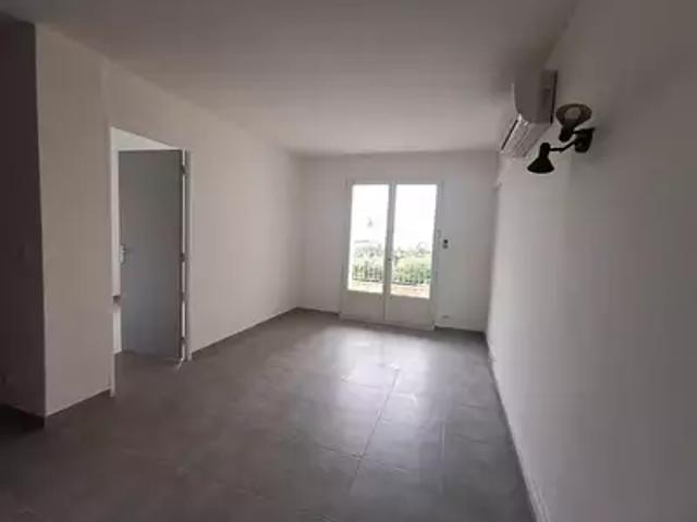Garons 30128 Location appartement 2 pièces t2 parking