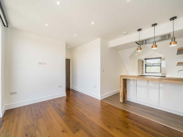 Garratt Lane, Earlsfield SW17, 2 bed flat to rent, £2,500 pcm | PrimeLocation