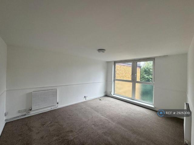 Garratt Lane, London, SW17 2 bed flat to rent £2,500 pcm £577 pw