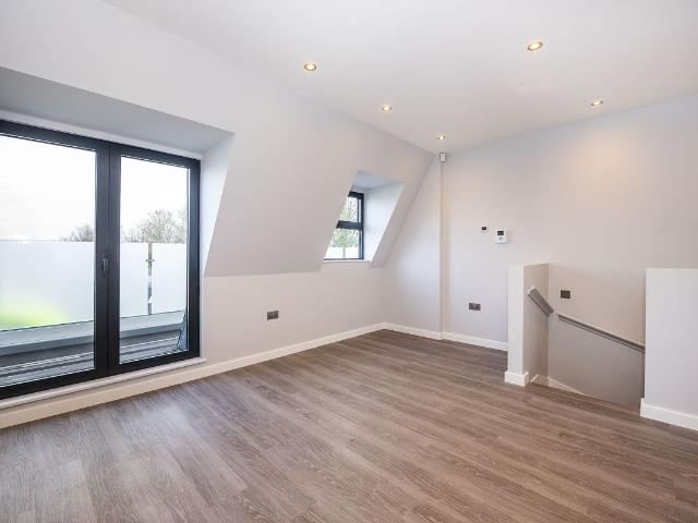 Garratt Lane, London SW18, 1 bed flat to rent, £2,200 pcm | PrimeLocation