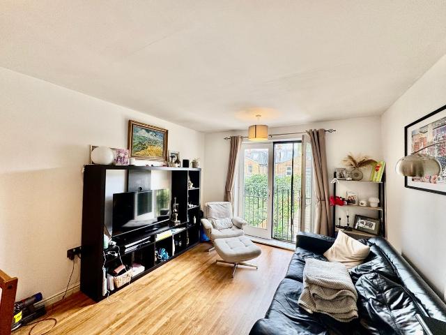 Garratt Lane, London SW18, 2 bed flat to rent, £2,250 pcm | PrimeLocation