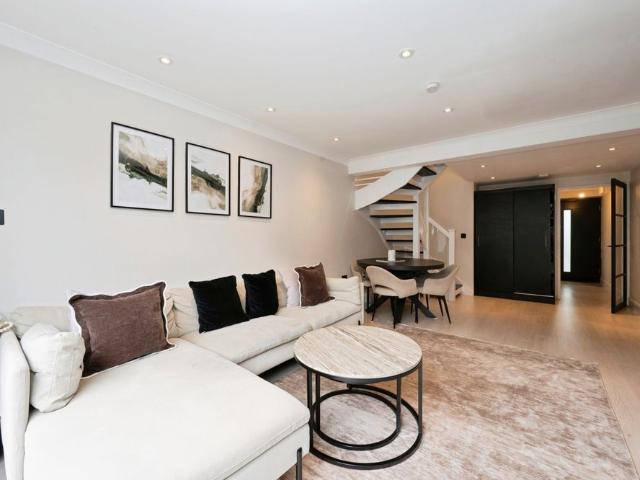 Garratt Terrace, London, SW17 0QE