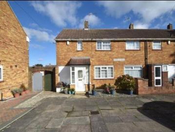 Garretts Mead, Luton LU2, 3 bed terraced house to rent, £1,600 pcm | PrimeLocation