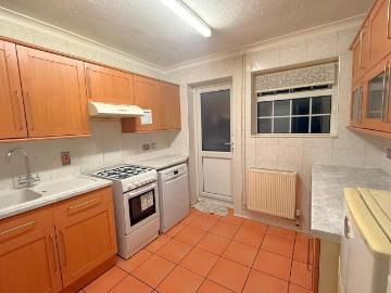Garretts Mead, Luton LU2 3 bed terraced house to rent £1,620 pcm £374 pw