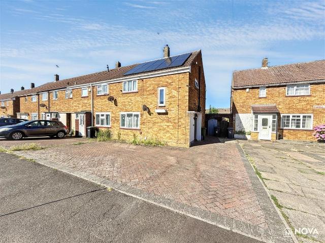 Garretts Mead, Luton LU2, 3 bed property to rent, £1,650 pcm | PrimeLocation