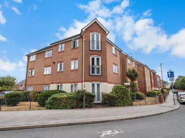 Garrington Road, Breme Park, Bromsgrove 2 bed apartment to rent £950 pcm £219 pw