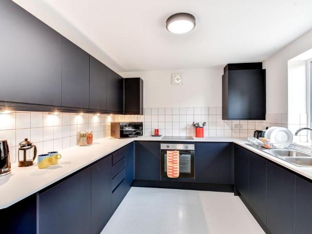 Garrick Road, Bath BA2 6 bed house to rent £5,718 pcm £1,320 pw