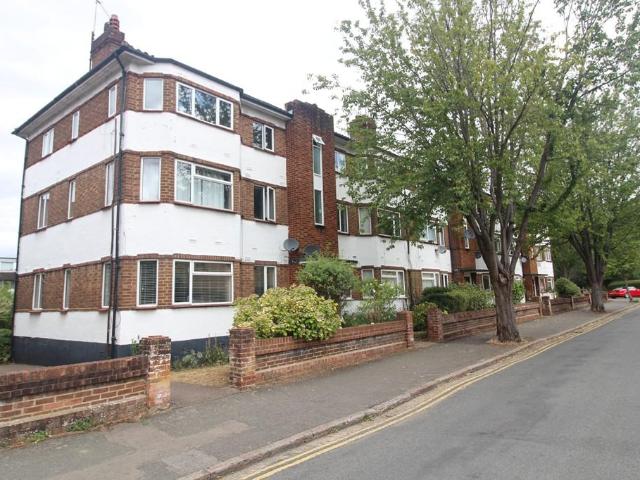 Garrison Court, Hitchin, SG4 2 bed flat to rent £1,395 pcm £322 pw