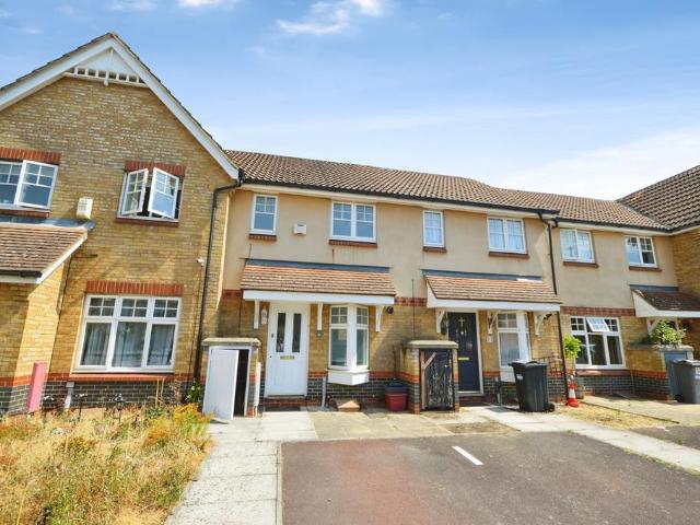 Garrison Close, Hounslow TW4 2 bed terraced house to rent £1,950 pcm £450 pw