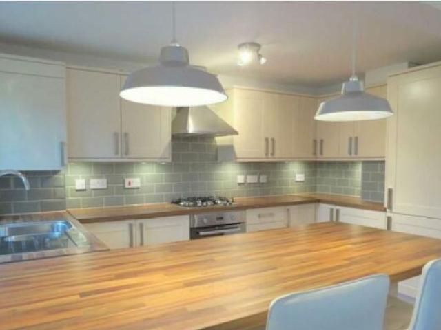 Garson Road, Esher KT10, 2 bed flat to rent, £1,750 pcm | PrimeLocation