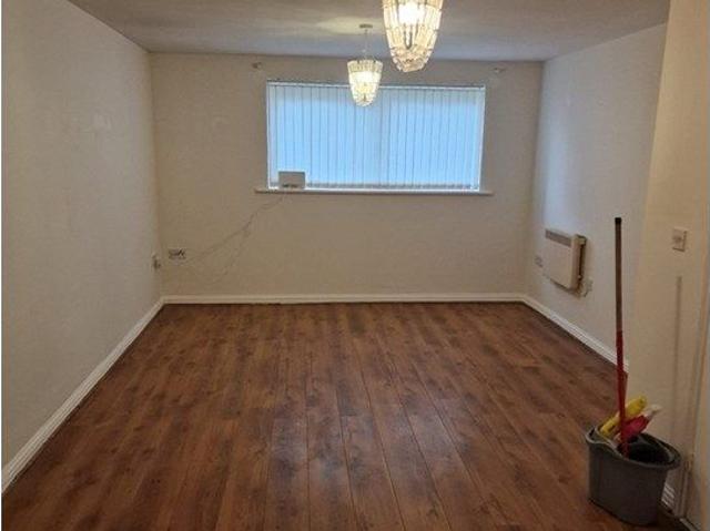 Garston, Liverpool L19, 2 bed flat to rent, £800 pcm | PrimeLocation