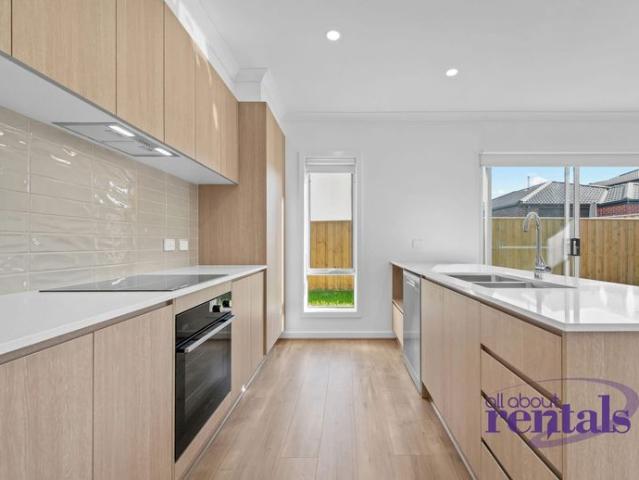 GAS, ELEC AND WATER INCLUDED | 1 x ROOM AVAILABLE WITH ENSUITE & SHARED AMENITIES