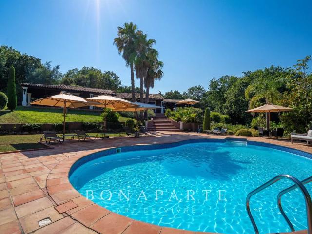 Gassin Élégante villa de caractère au cœur d'un parc paysa. 200m² Gassin