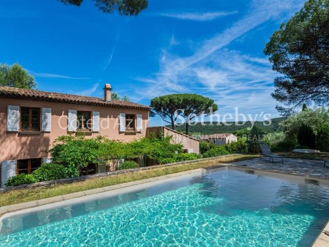 Gassin mas provençal avec piscine dans domaine privé à proxi. 150m² Gassin