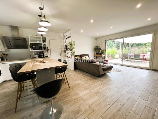 Gassin, Villa récent à vendre, 3 chambres, garage, proche de. 87m² Gassin