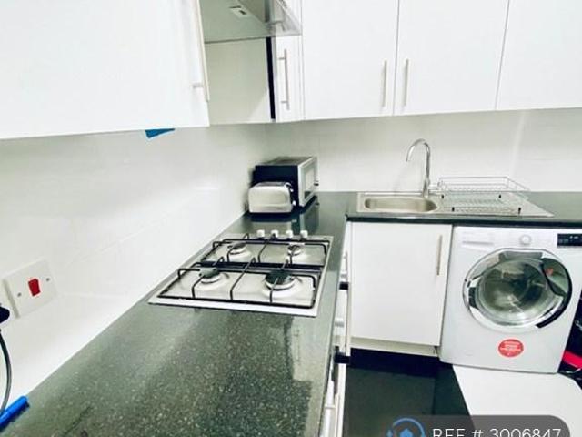 Gassiot Road, London, SW17 2 bed maisonette to rent £1,850 pcm £427 pw