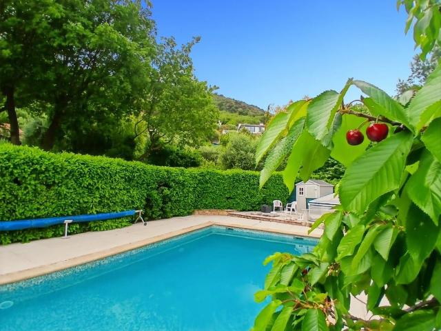 GATTIERES 25mn aéroport Nice villa 270m2 terrain 1760m2