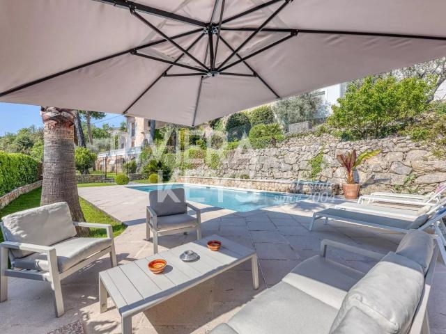 GATTIÈRES: Splendide villa de 4 chambres avec piscine, jard. 190m² Gattières