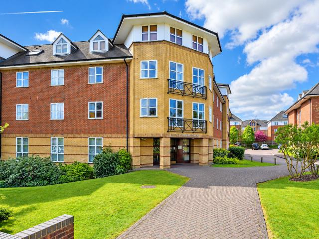 Gatcombe Court, St Albans AL1 2 bed apartment to rent £1,750 pcm £404 pw