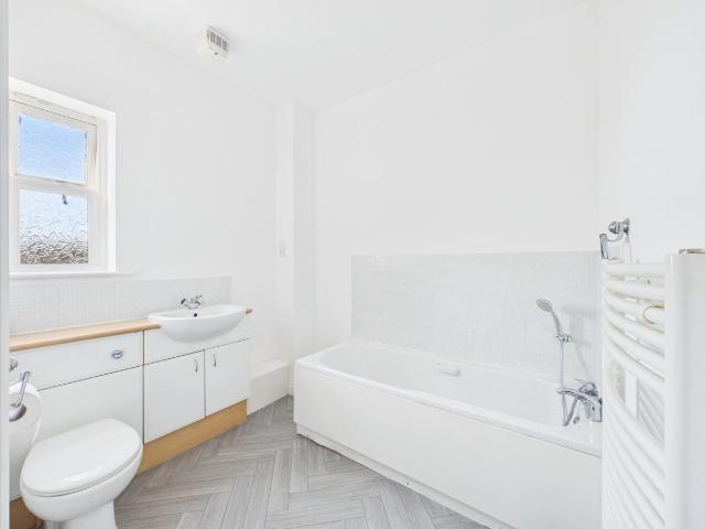 Gate House, Britannia Wharf, Bingley BD16, 2 bed flat to rent, £875 pcm | PrimeLocation