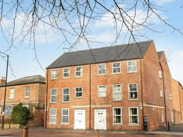 Gate House, High Street, 2 Bedroom Apartment