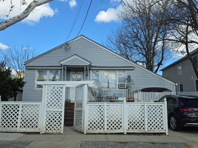 Gates Ave