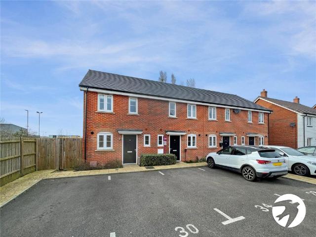 Gates Drive, Maidstone, Kent, ME17 2 bed terraced house to rent £1,550 pcm £358 pw