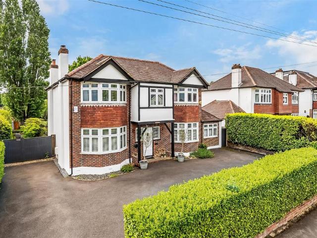 GATESDEN ROAD, FETCHAM, KT22 5 bed detached house to rent £4,800 pcm £1,108 pw