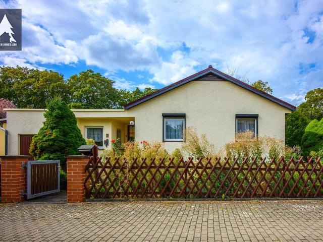 Gatersleben: Einfamilienhaus mit Garten, Garage und viel Platz im Keller