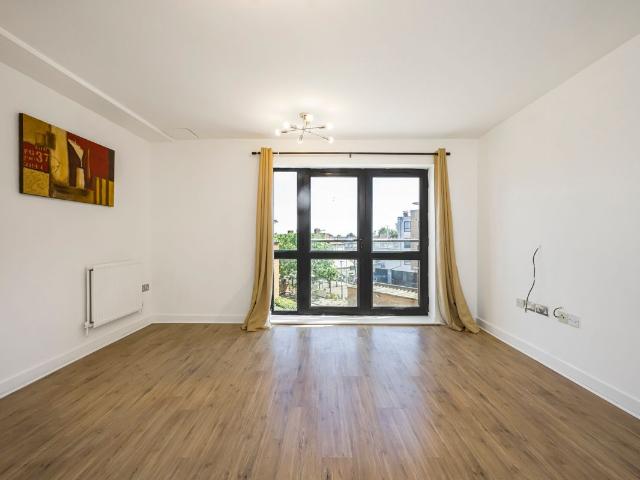 Gateway Court, 5 7, Parham Drive, Gants Hill IG2, 1 bed flat to rent, £1,500 pcm | PrimeLocation