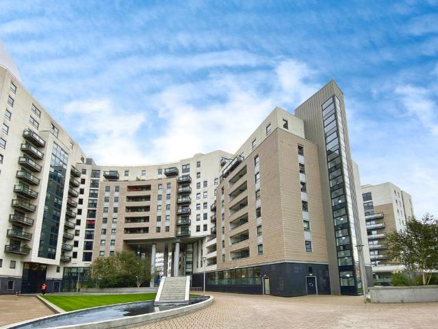 Gateway East, Marsh Lane, Leeds, LS9 2 bed flat to rent £1,325 pcm £306 pw