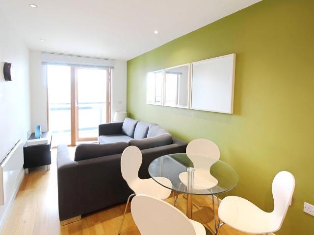 Gateway South, Marsh Lane, Leeds LS9, 2 bed flat to rent, £1,150 pcm | PrimeLocation