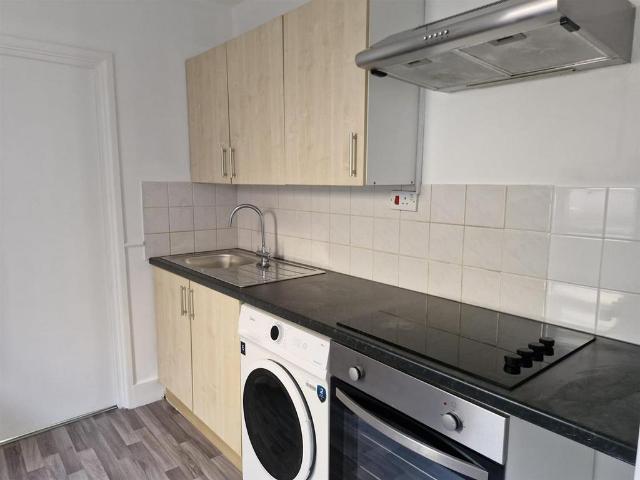 Gathorne Road, London 1 bed flat to rent £1,480 pcm £342 pw