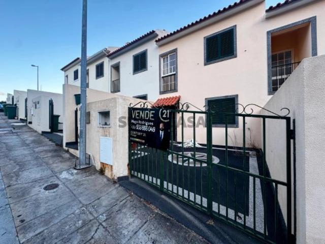 Gaula de Baixo. Moradia T3 com Suite, Vista Mar e Potencial