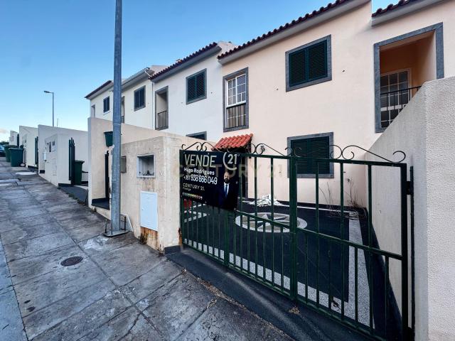 Gaula de Baixo. Moradia T3 com Suite, Vista Mar e Potencial