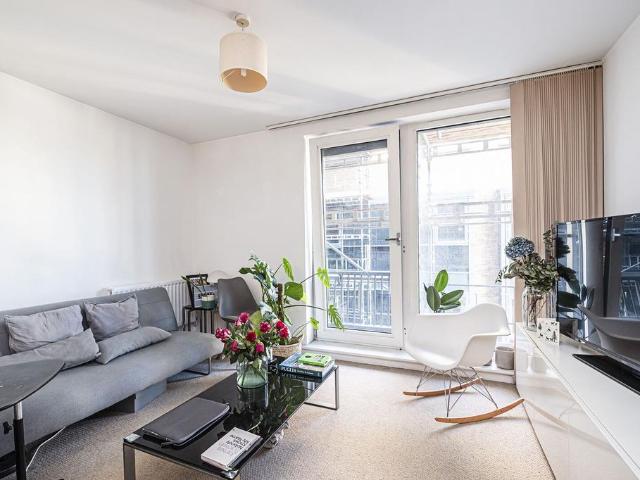 Gaumont Tower, Hackney, London, E8 1 bed flat to rent £2,350 pcm £542 pw