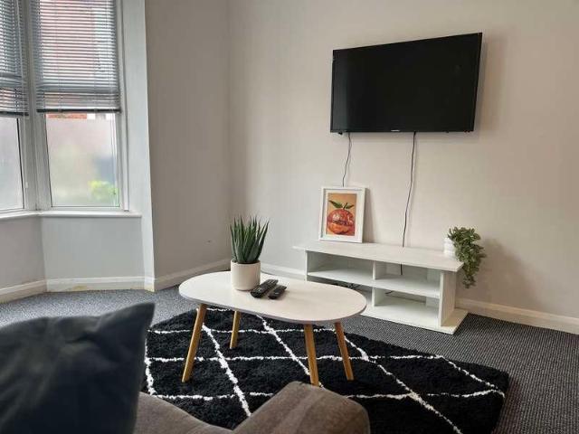 Gaunt St / Bed / Nov, LN5