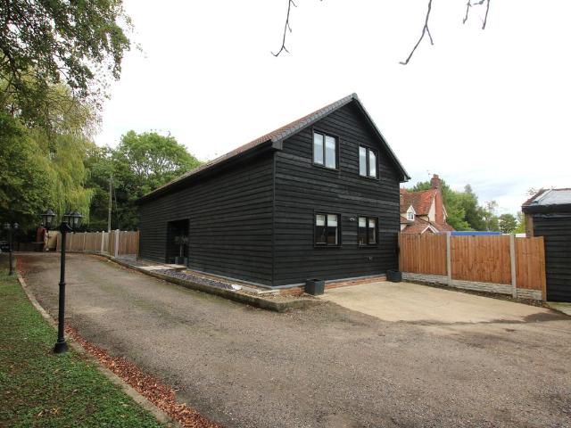 Gaunts End, Elsenham CM22, 5 bed barn conversion to rent, £3,000 pcm | PrimeLocation