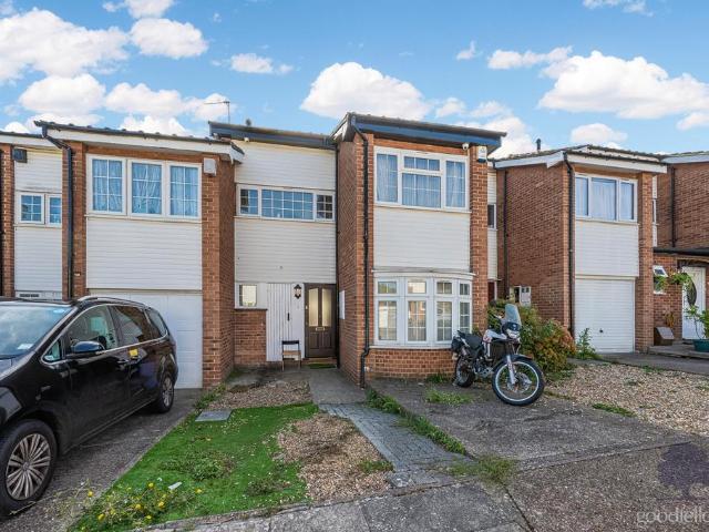 Gavina Close, Surrey SM4 3 bed terraced house to rent £2,200 pcm £508 pw