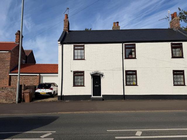 Gayton Road, Gaywood, KING'S LYNN 2 bed semi detached house to rent £900 pcm £208 pw