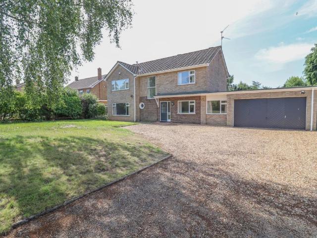 Gayton Road, Kings Lynn 4 bed detached house to rent £2,500 pcm £577 pw