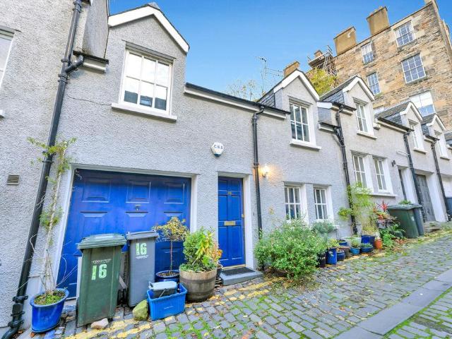 Gayfield Place Lane, New Town. 2 bed mews to rent £1,595 pcm £368 pw